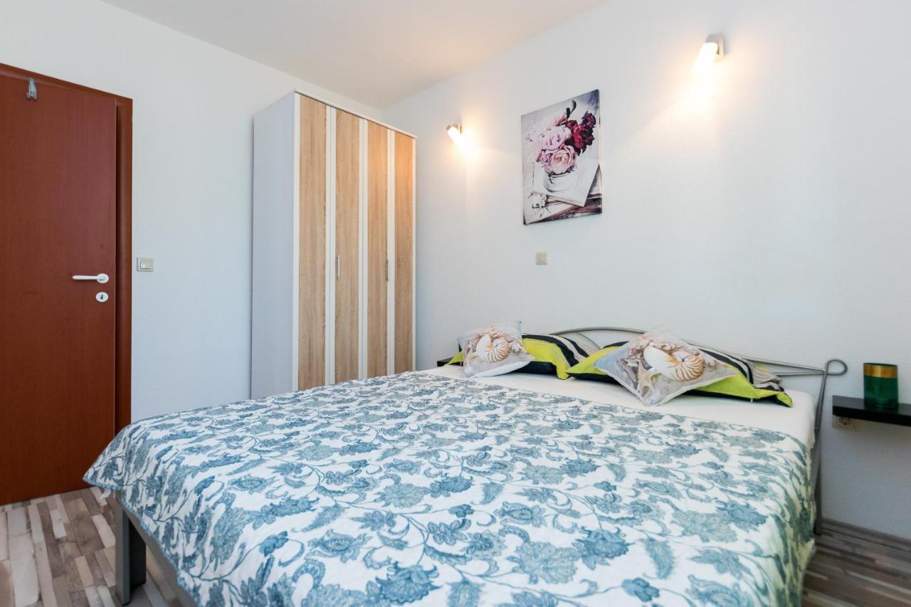 Apartments And Rooms With Parking Space Grebastica, Sibenik - 17831 Exterior foto