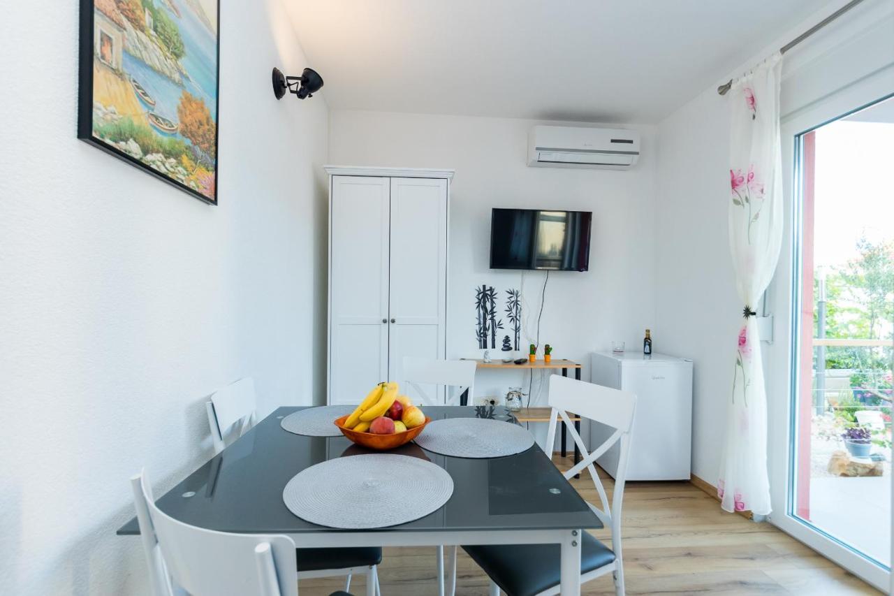 Apartments And Rooms With Parking Space Grebastica, Sibenik - 17831 Exterior foto